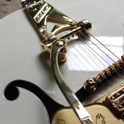 GRETSCH G6136T-59 Vintage Select '59 Falcon with Bigsby, Vintage White, HARDCASE, PAPERS image 5