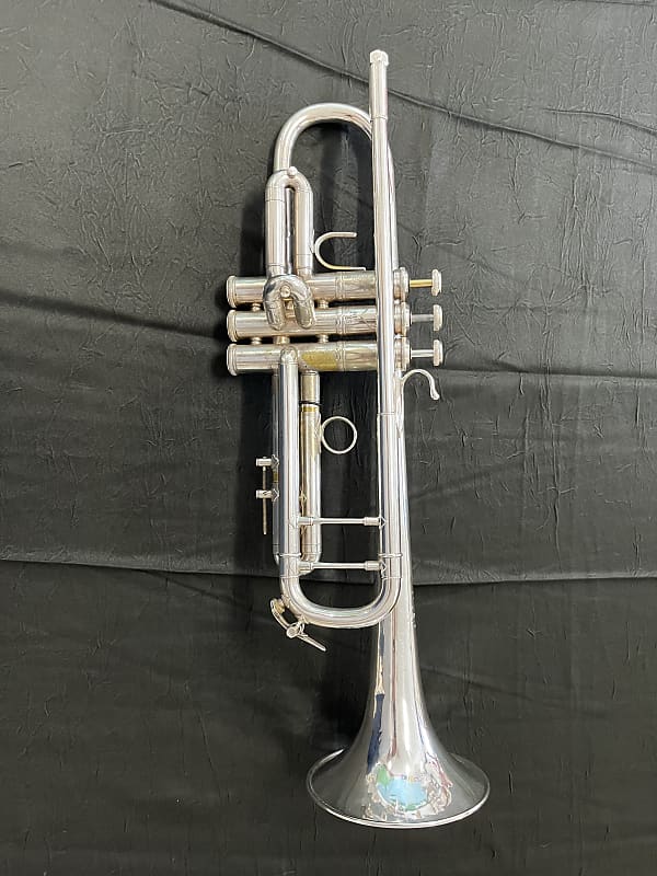 Bach Stradivarius model 37 トランペット　シルバー Bach Stradivarius Model 37 ML Bb Trumpet Silver w/ Hard case