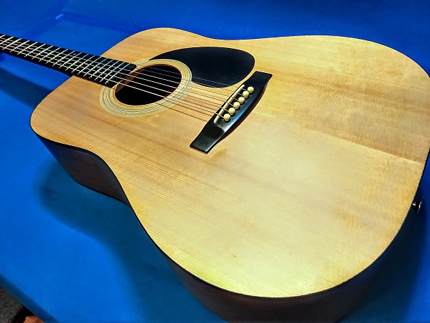 Arbor acoustic store guitar