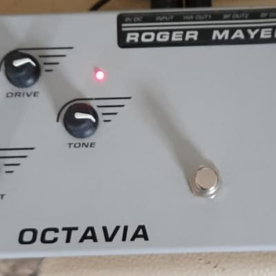 Summer Deals! Roger Mayer Voodoo Bass | Reverb UK