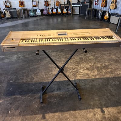 Korg Triton Studio 88-Key 120-Voice Polyphonic Workstation 2002 - 2005 - Silver