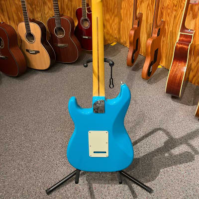 Fender American Professional II Stratocaster HSS with Rosewood Fretboard 2020 - Present - Miami Blue image 4