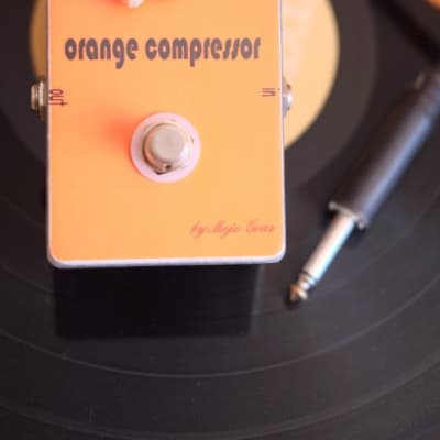 Orange Compressor Effect Pedal By Mojo Gear /Dan Armstrong's orange squeezer clone/vintage image 9