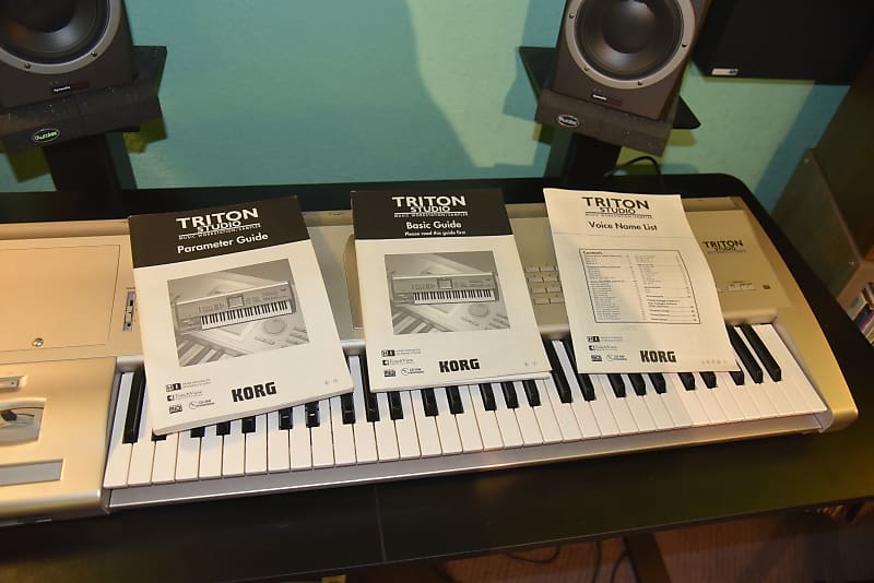 Korg Triton Studio Music Workstation/Sampler - 61 keys 2001-2003 