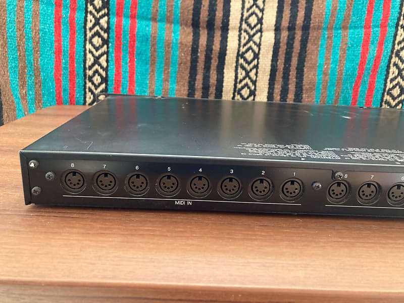 YAMAHA ヤマハ MJC8 MIDIパッチベイ Yamaha MJC8 | Misc. MIDI | Yamaha black boxes online archive
