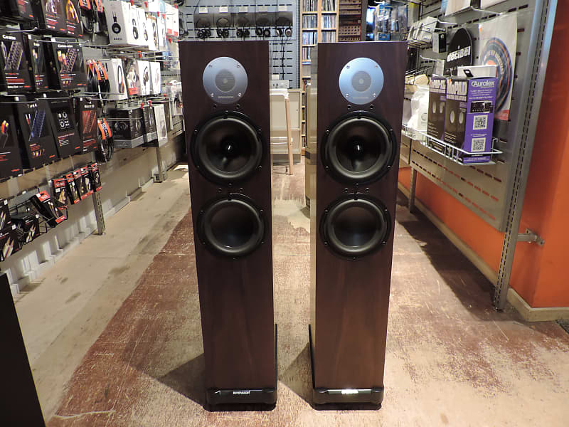 Spendor D7 Walnut Speakers w/ Box, Manual, Grilles and Spikes