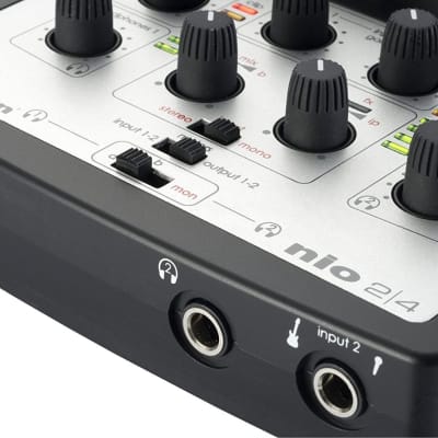 Novation nio 2/4  2 In/4 Out USB Audio Interface with Direct FX Technology image 4
