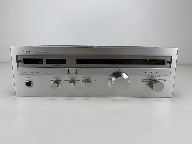 Aiwa AT - 9700E FM Stereo Tuner - Fully Working  			
