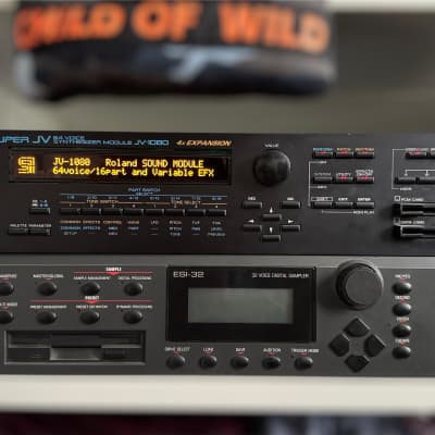 Roland JV-1080 mit nagelneuem Display Anleitung 90th Power
