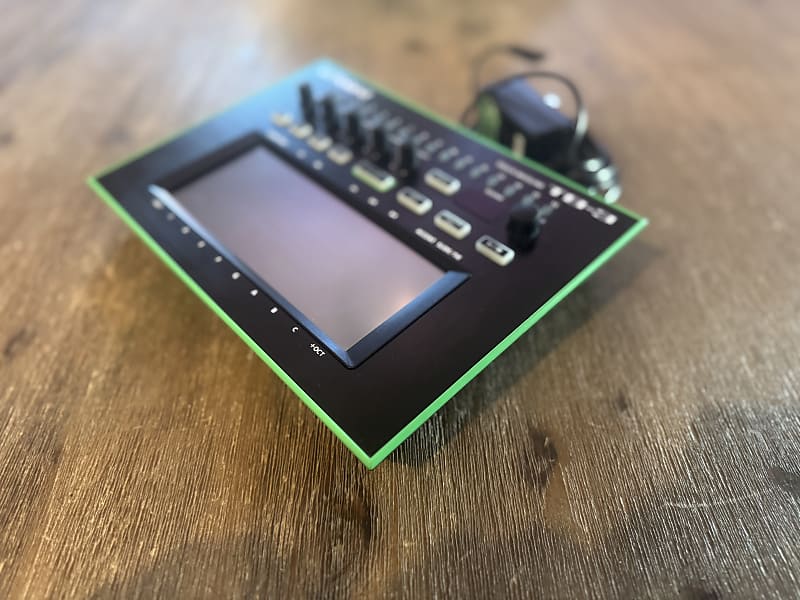 Roland AIRA TB-3 Touch Bassline Synthesizer | Reverb Canada