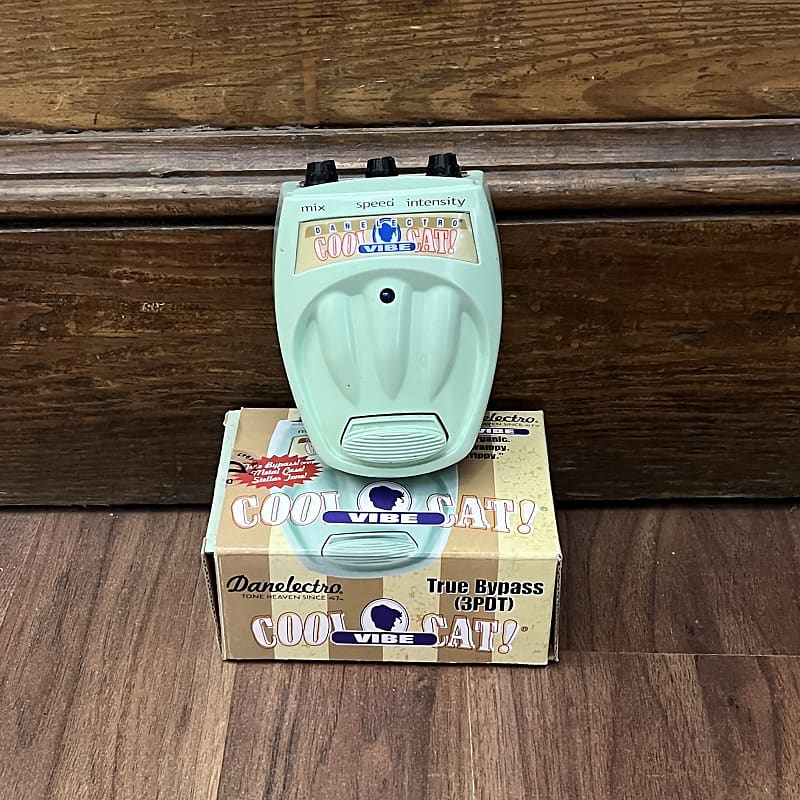 ギター Danelectro Cool Cat Series CV-1 Vibe Danelectro Cool Cat pedals | MusicRadar