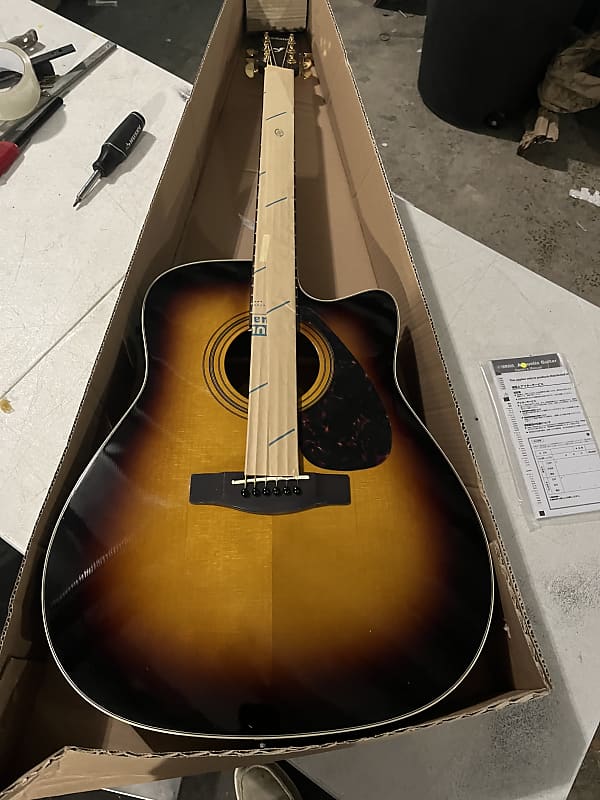 Yamaha FX335C Dreadnought AcousticElectric Guitar Reverb