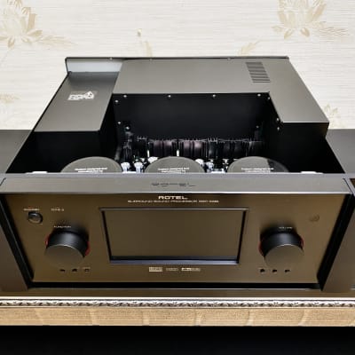 Rotel  RSP-1098. 7.2 Chanel DSP . Pre Amplifier image 15