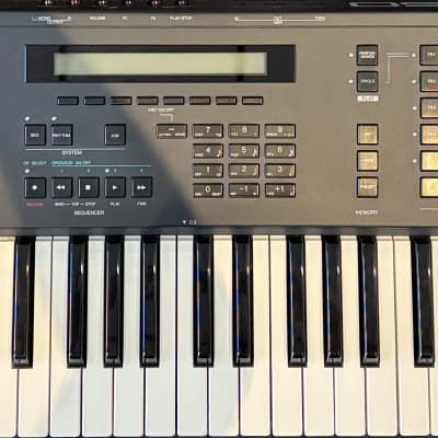 Yamaha V50 FM Synthesizer 1989 - Black