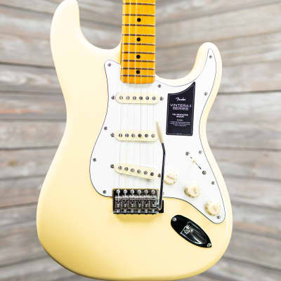 Fender Vintera Series II 70s Stratocaster - Vintage White (9333-7F)