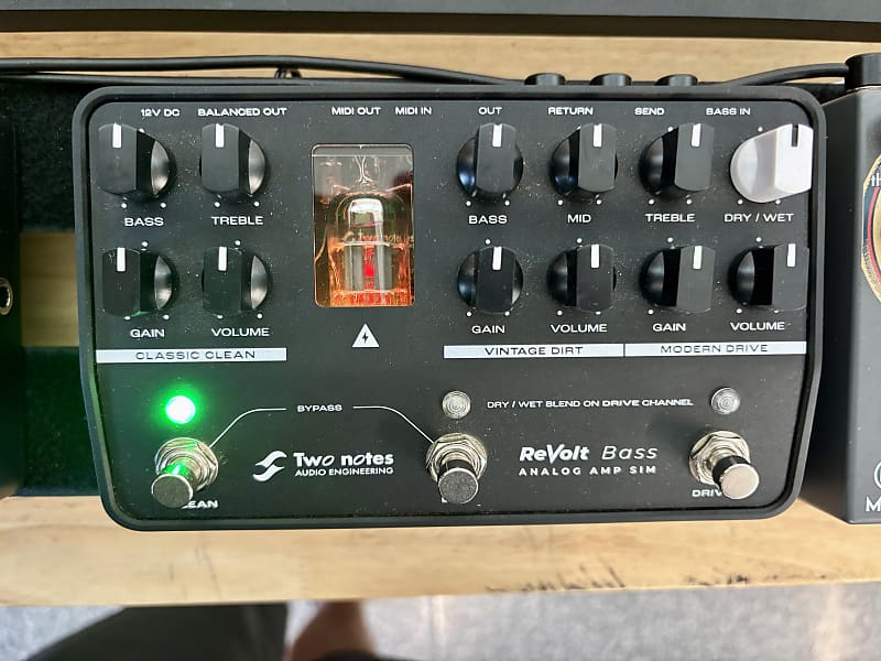 Two Notes ReVolt Bass