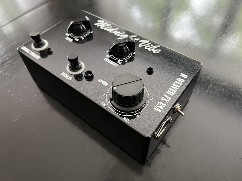 R Weaver FX Midnight Vibe w/ 15 Pin Speed Pedal Jack Black Reverb