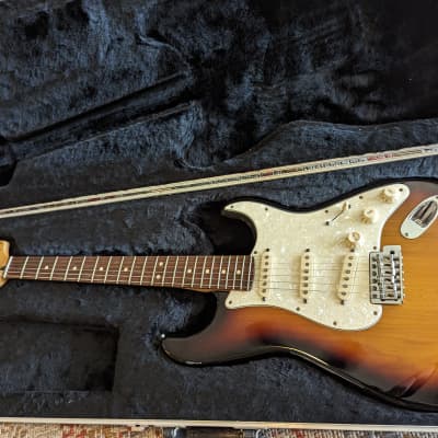Fender Deluxe Roadhouse Stratocaster with Rosewood Fretboard 2014 - 2015 - 3-Color Sunburst for sale