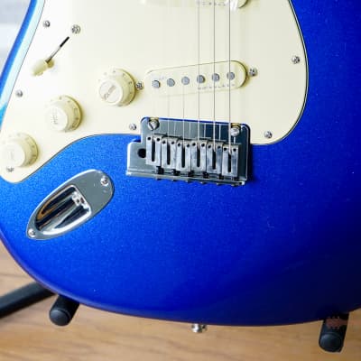 Fender American Ultra Stratocaster Left-Handed with Maple Fretboard - Cobra Blue image 7