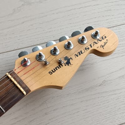 Sunn Fender Mustang Stratocaster 1980s - Red image 5