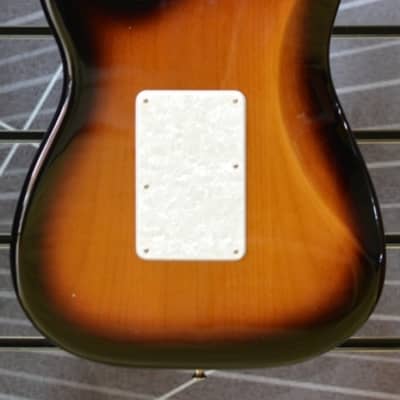 Fender Artist Dave Murray Stratocaster 2-Colour Sunburst Electric Guitar & Deluxe Gig Bag B Stock image 7