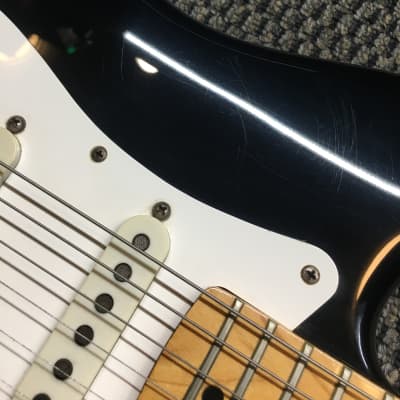 Fender Standard Stratocaster  83 Black image 4