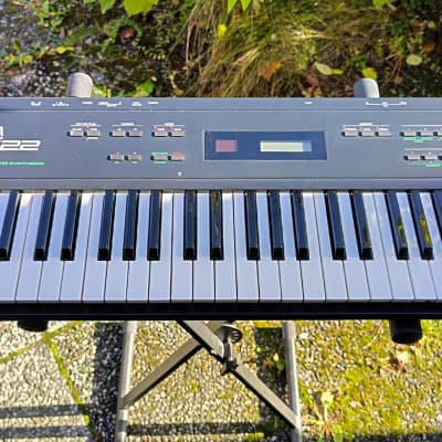 Yamaha SY22 Dynamic Vector Synthesizer