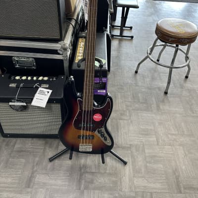 Squier Classic Vibe '60s Jazz Bass Fretless (3-Color Sunburst) image 1
