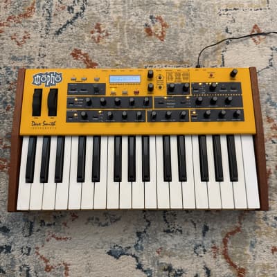 Dave Smith Mopho SN 02016 (2011) (32 keys with after touch)
