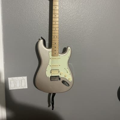 Fender Deluxe Stratocaster HSS with Maple Fretboard 2017 - 2021 - Blizzard Pearl for sale