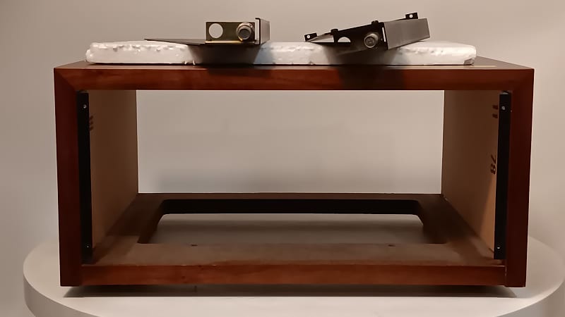 MCINTOSH L54 WALNUT CABINET – CLASSIC PROTECTION & VINTAGE STYLE WITH PANLOC SYSTEM