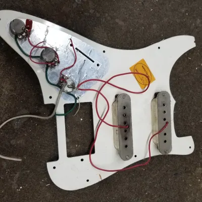 Squier Stratocaster Pickguard With (2) Pickups, (3) Pots And Knobs 1990 White image 2
