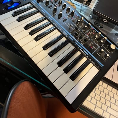 Novation Bass Station II 25-Key Monophonic Synthesizer 2013 - Present - Black