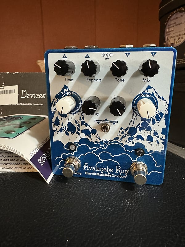 EarthQuaker Devices Avalanche Run Stereo Reverb & Delay with Tap Tempo V2