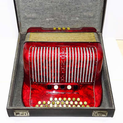 Immagine Hohner Club III M Diatonic Button Accordion, Perfect Original German Garmon, incl. Straps Case 2029, Rare Squeezebox Harmonica, Fantastic sound! - 13
