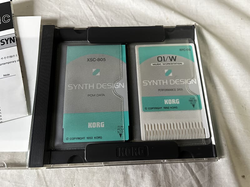 KORG 01/W PCM PERFORMANCE DATA XSC-5S SYNTH DESIGN w/ case