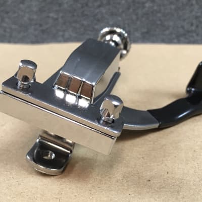Worldmax S-9 Snare Drum Strainer 2-11/16" 68mm Hole Spacing 2.69" Chrome Basic Lever Throw Off Part image 4