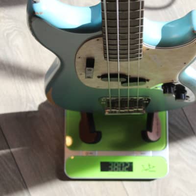 FENDER Justin Meldal-Johnsen Road Worn Signature Mustang Bass,  Faded Daphne Blue, GIGBAG, 3, 80 KG imagen 17