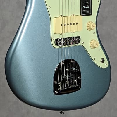 Fender Limited Edition Player Jazzmaster, Ice Blue Metallic image 3