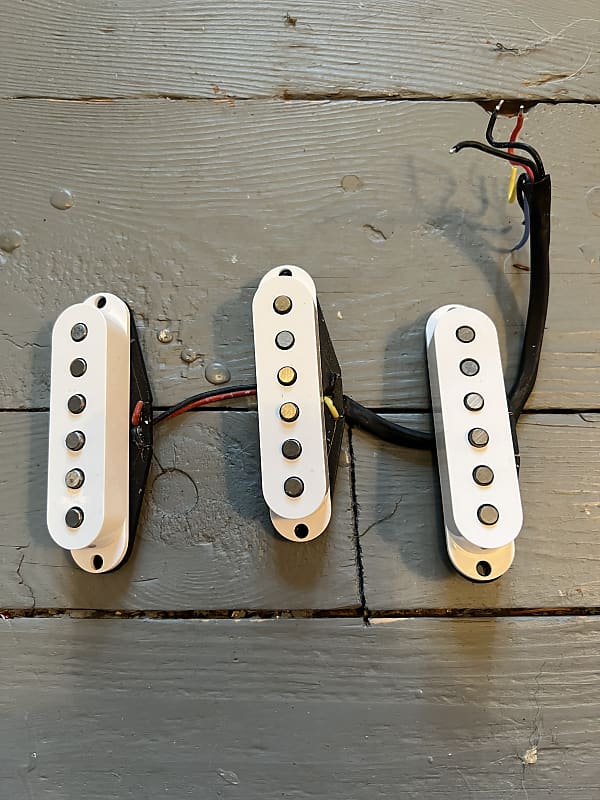 Fender Squier 2010 White Alnico 5 pickups Reverb