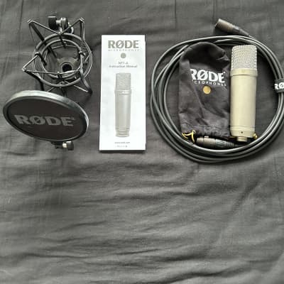 RODE NT1-A Large Diaphragm Cardioid Condenser Microphone Bundle