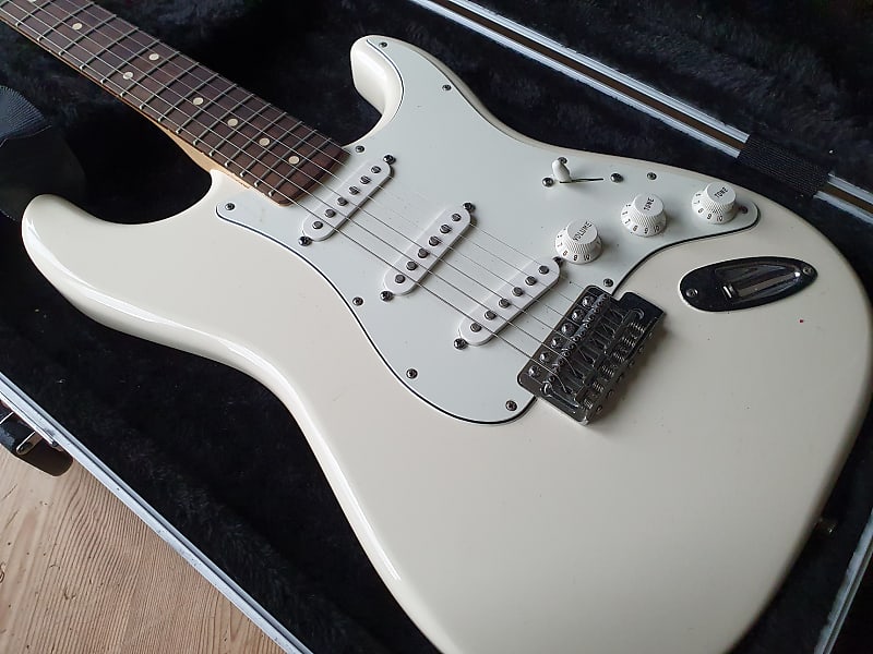 2013 Fender Mexican Standard Stratocaster in Olympic White with