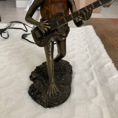 Frog guitar lamp image 4