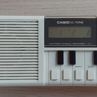 Casio VL-1 VL-Tone 29-Key Synthesizer Keyboard 1979 - 1984 - White