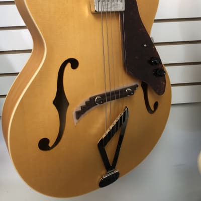 Gretsch G100 BKCE Synchromatic Archtop Flat Natural image 2