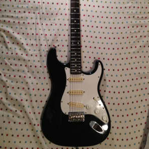 Fender Stratocaster アイボリー B085A034○Fender Japan ST72 ストラトキャスター エレキギター