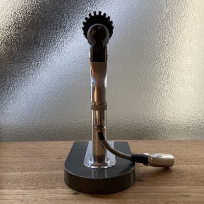 One Aiwa DM-47 dynamic microphone, High Z with cables and