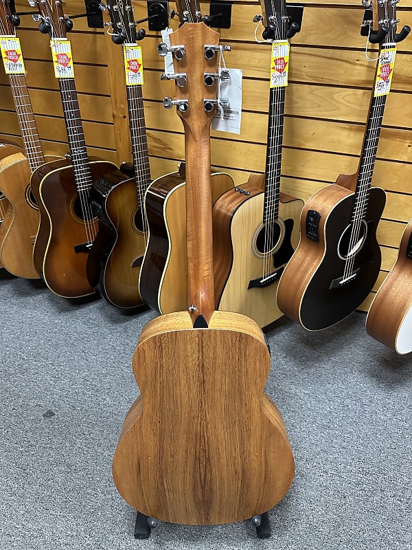 Pre-Owned Taylor GS Mini Guitar With Case - Banjo Ben's