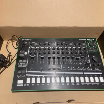 Roland AIRA TR-8 Rhythm Performer Drum Machine 2014 - Present - Black