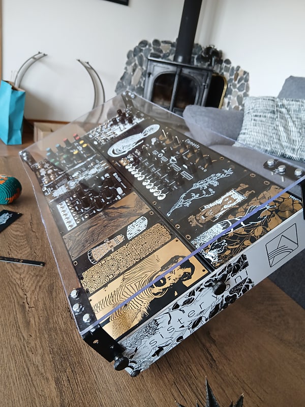 Intellijel 4U x 62HP Palette Case Top Row SILVER (0.5U